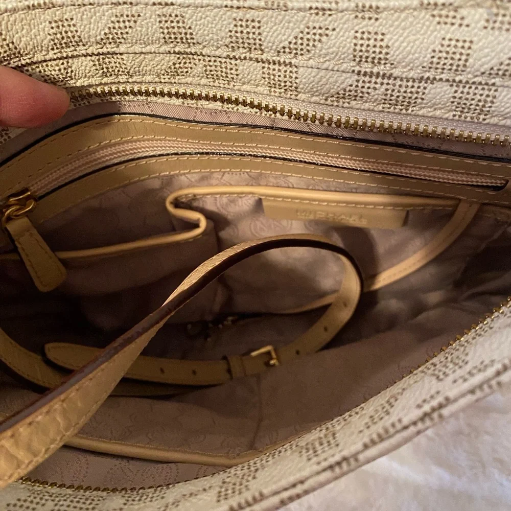 ❤️Flash SALE❤️Like New Michael Kors Crossbody Bag